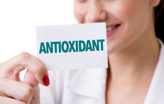 Косметика з антиоксидантами: чому вона must-have влітку